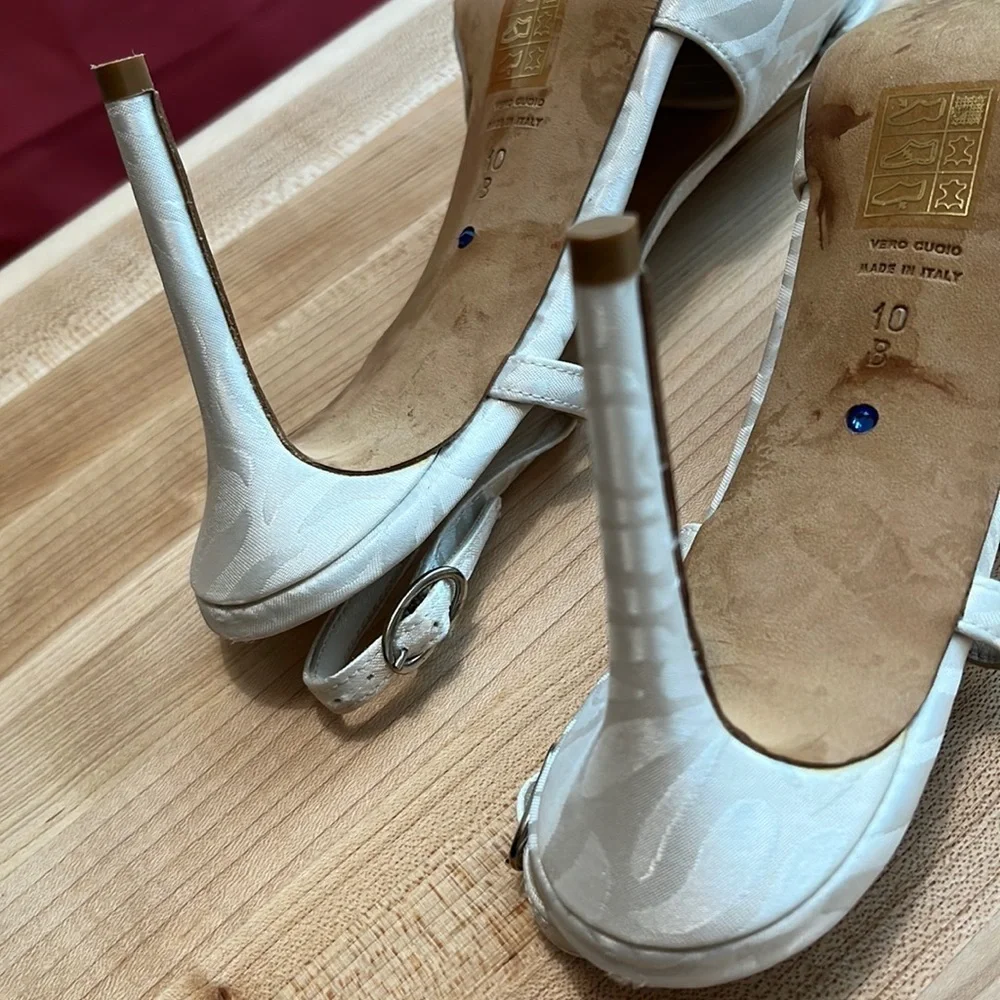 New Something Blue Halen Heels size 10 BUT